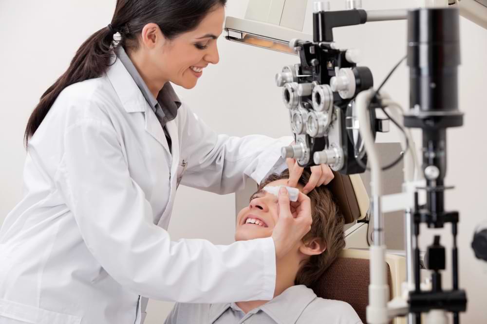 optometrists prescribe medication